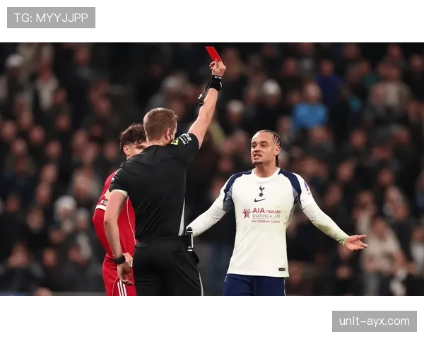 英超争冠激烈升级，曼城利物浦双雄领跑积分榜展现强势