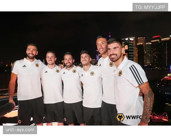 狼队球迷举行抗议活动,呼吁俱乐部改革与透明度提升 狼队球迷举行抗议活动,呼吁俱乐部改革与透明度提升