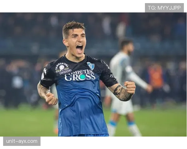 约翰·斯通斯：三冠王赛季中的关键作用解析