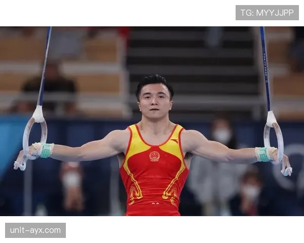 刘洋训练完直接躺平刷手机，这松弛感是体操冠军该有的？